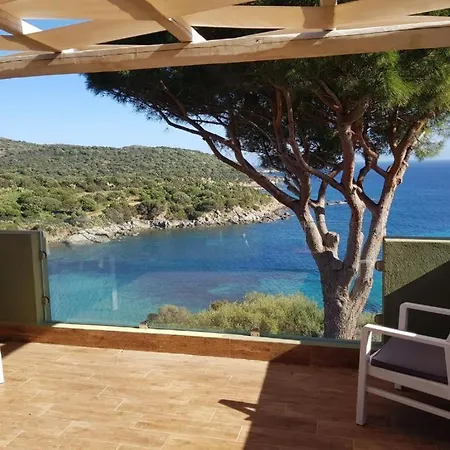 Accu Is Prezzus D Fronte Mare Villasimius