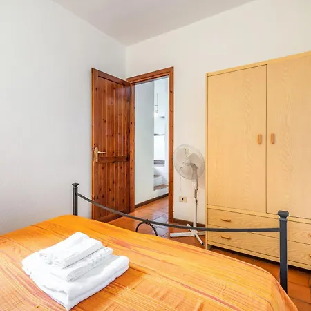 Accu Is Prezzus D Fronte Mare Villasimius