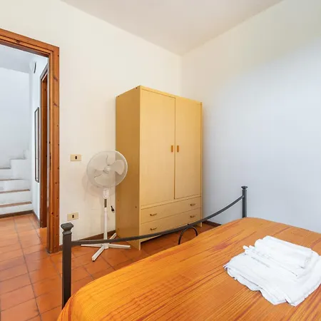 Apartment Accu Is Prezzus D Fronte Mare